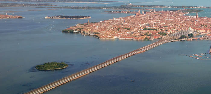 Dividere Venezia in due comuni, sei d'accordo