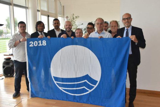 Consegnata la Bandiera Blu 2018 agli stabilimenti balneari del Lido