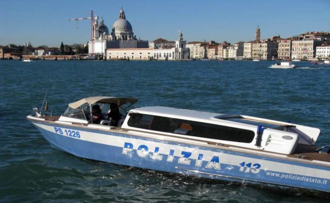 Lido di Venezia: arrestato rumeno per taccheggi e furti in abitazione