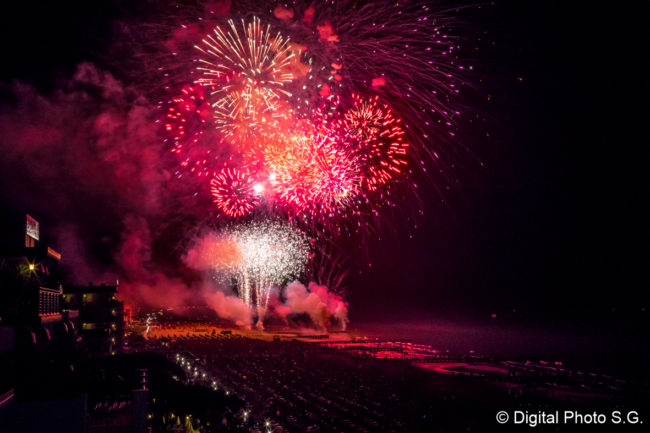 Ferragosto 2018: il festival del fuoco sulla spiaggia di Jesolo