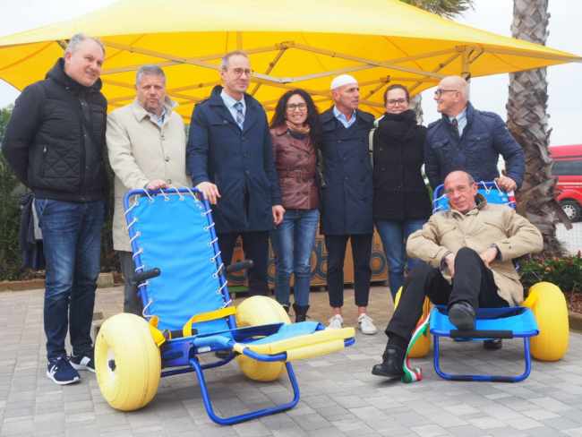 Turismo inclusivo a Chioggia: consegnate 13 carrozzine da mare