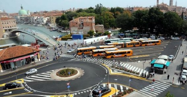 Arrestati tre borseggiatori in Piazzale Roma