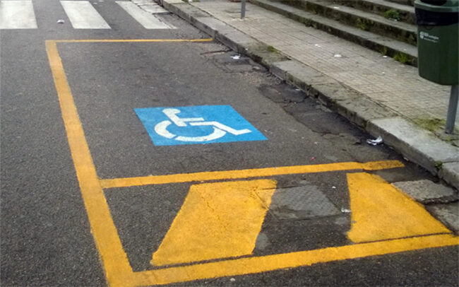 Parcheggia nella piazzola del disabile a Jesolo: denunciato - Televenezia