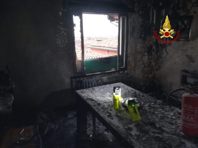 Incendio a Murano: a fuoco un appartamento