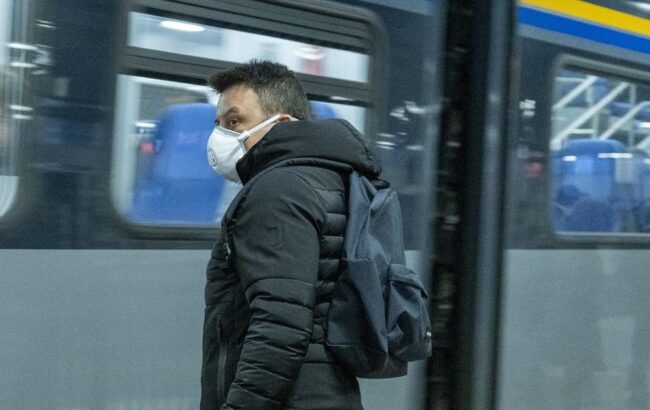 Coronavirus: guanti e mascherine obbligatori nei mezzi di trasporto