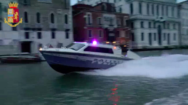 Venezia, aggrediscono camerieri e clienti di due ristoranti: due ubriachi in arresto - Televenezia
