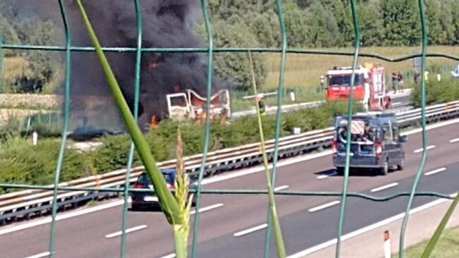 Tir a fuoco: code sull'autostrada A4 nella zona di Vigonza