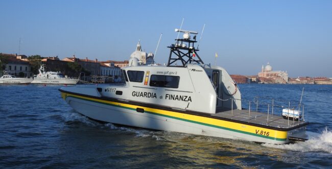Barca in difficoltà a causa del vento a Porto Caleri - Televenezia