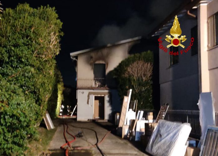 Mira, incendio in abitazione: danni gravi all'edificio