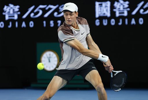 Australian Open, Sinner batte Djokovic e vola in finale